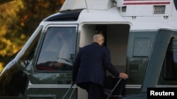 特朗普總統在美東時間週五傍晚自行登上陸戰隊一號直升機飛往沃爾特里德軍事醫院