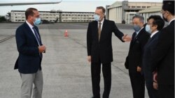 美國衛生部長(左一)2020年8月9日抵達台北開始正式訪問