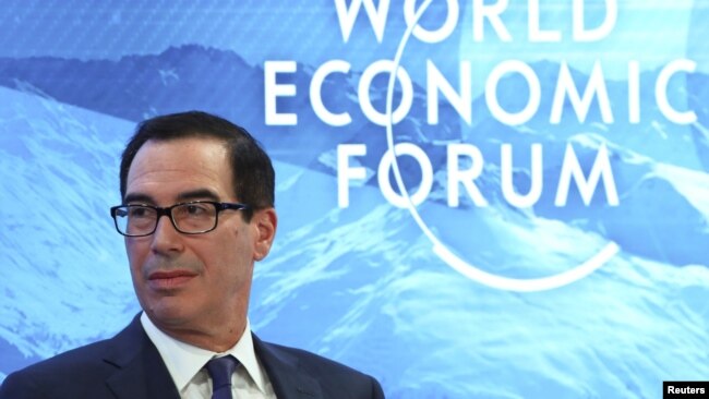 美国财政部长姆努钦在瑞士达沃斯出席世界经济论坛年度会议。(2020年1月22日)