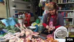Sann Vanny is selling chicken meats in March 2020 at Chrang Chamres market in Phnom Penh’s Russey Keo district. She is worried about increased online hate comments against her community amid the COVID-19 outbreak. (Ananth Baliga/VOA Khmer) 