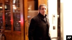 Michael Cohen, l'avocat personnel du président américain Donald Trump, se rend à son hôtel, le 10 avril 2018, à New York.