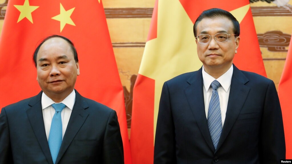 Thủ tướng Việt Nam Nguyễn Xuân Phúc (trái) và Thủ tướng Trung Quốc Lý Khắc Cường.
