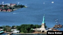 Más de 200 artículos de inmigrantes que llegaron a NY a través de Ellis Island a principios del Siglo XX volverán a exhibición.