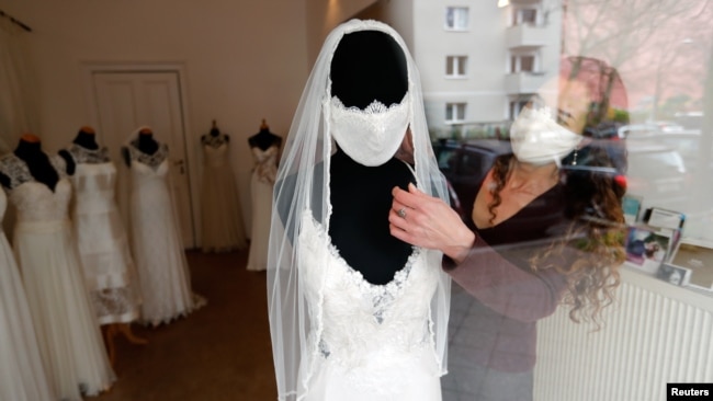 Fashion designer and tailor Friederike Jorzig presents a face mask for wedding dresses in her shop 'Chiton', as the spread of the coronavirus disease (COVID-19) continues in Berlin, Germany, March 31, 2020. REUTERS/Fabrizio Bensch