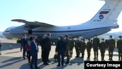 Ruski vojno-medicinski tim na aerodromu u Banjaluci. (Izvor: N1)