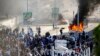 Warga dan Polisi Tunisia Bentrok pada Acara Pemakaman Pemimpin Oposisi