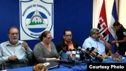 Ministra de Gobernación de Nicaragua, María Amelia Coronel (centro) negó que reclusas han sido torturadas.