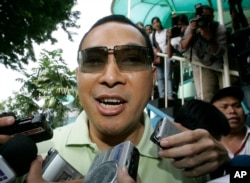 FILE - In this Jan. 11, 2008 file photo, Hutomo Mandala Putra, popularly known as Tommy, the youngest son of former Indonesian President Suharto is mobbed by journalists in Jakarta, Indonesia.