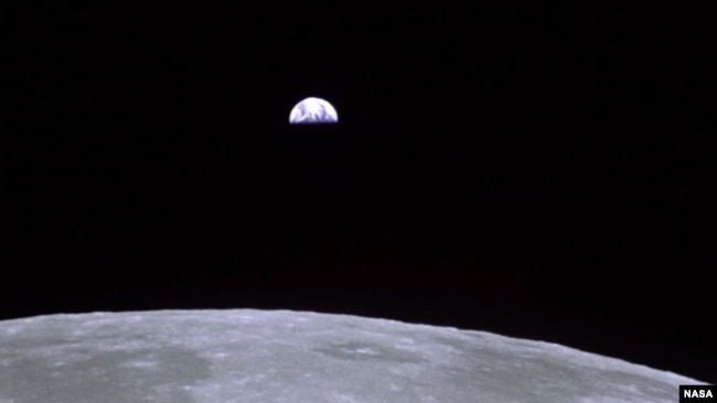 Вид на Землю с орбиты Луны