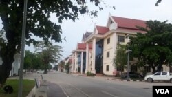 ຖະໜົສນຫຼວງໃນນະຄອນວຽງຈັນ ທີ່ແປນເປົ່າ