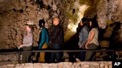 A member of the National Park Service, left, leads Malia Obama, President Barack Obama, first lady Michelle Obama and Sasha Obama on a tour of Carlsbad Caverns in Carlsbad Caverns National Park, Carlsbad, N.M., June 17, 2016.