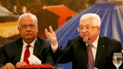 Presiden Palestina Mahmoud Abbas (kanan) di Ramallah, Tepi Barat Selasa (28/1) menolak rencana perdamaian Timur Tengah yang diumumkan Trump di Washington DC.