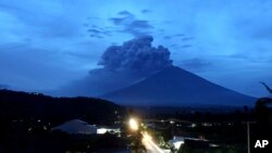 A view of Mount Agung volcano erupting in Karangasem, Bali, Indonesia, Nov. 28, 2017. 