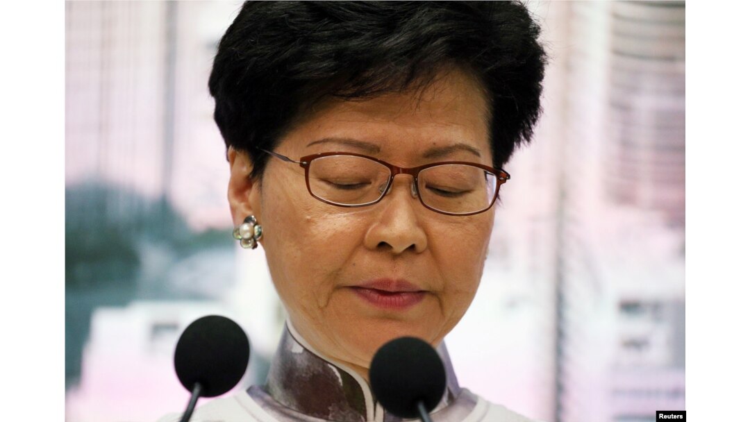 Kepala Eksekutif Hong Kong Carrie Lam dalam konferensi pers, Sabtu (15/6).
