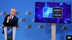 Generalni sekretar NATO-a Jens Stoltenberg na konferenciji za novinare u Briselu (Foto: AP/Olivier Matthys)