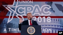 Predsednik Tramp obraća se učesnicima konferencije Konzervativne političke akcije 