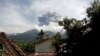 Indonesia Evacuates Tourists after Mount Barujari Eruption
