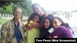 En la foto, familiares del tercer grupo de presos políticos liberados en Venezuela. Junio 13 de 2018.