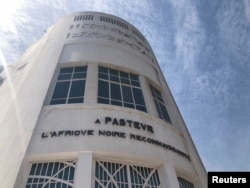 DOSSIER : Une vue du bâtiment de l'Institut Pasteur à Dakar, Sénégal, le 2 mars 2020.