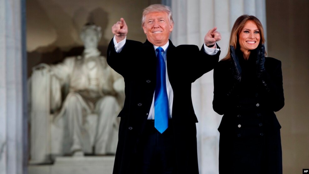 El todavía presidente electo amaneció hoy en la Blair House, una mansión ubicada muy cerca de la Casa Blanca y destinada a hospedar a jefes de Estado en sus visitas oficiales a Washington.