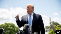 Le 14 mai 2019, le président Donald Trump s'adresse aux médias sur la pelouse sud de la maison blanche à Washington.