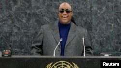 Sứ giả hòa bình Liên Hiệp Quốc, ca sỹ Stevie Wonder.
