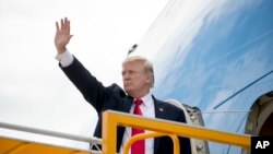 美国总统川普2017年11月11日飞往河内访问