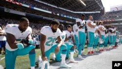 Jelani Jenkins, Arian Foster, Michael Thomas and Kenny Stills kneel during the national anthem, Sept. 11, 2016.