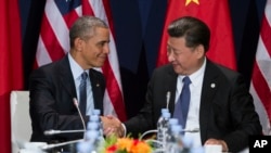 Tổng thống Barack Obama và Chủ tịch Trung Quốc Tập Cận Bình tại Hội nghị biến đổi khí hậu của Liên Hiệp Quốc ở Le Bourget, ngoại ô Paris, ngày 30/11/2015.