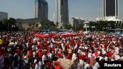 People take part in a rally against what they see as growing racial and religious intolerance in the world's largest Muslim-majority country, in Jakarta, Indonesia, Nov. 19, 2016. 