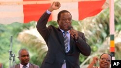 منانگاگوا ۷۵ ساله از مدت‌ها پیش در عرصه سیاسی زیمبابوه فعالیت داشته است. 