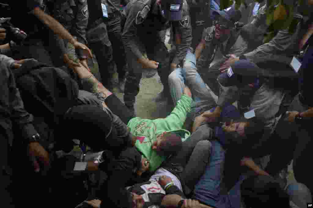 Israeli police evict Jewish settlers at the West Bank settlement of Netiv Avot.