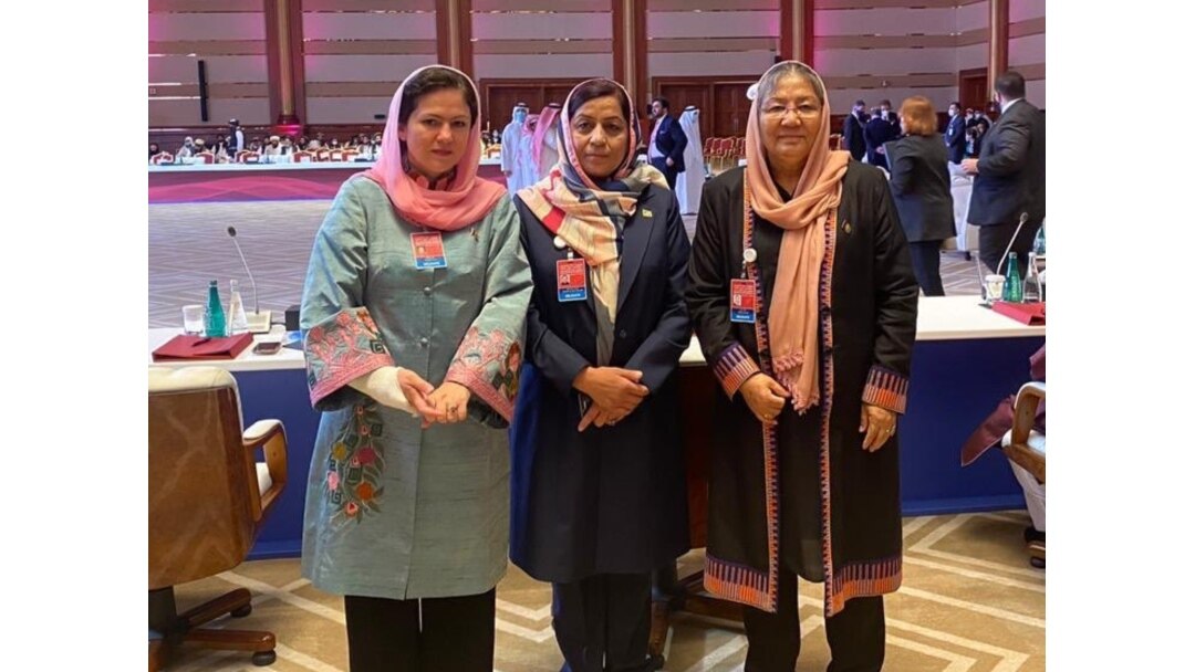 Qatardagi muzokaralarda qatnashayotgan afg'on ayollari