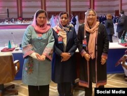 Qatardagi muzokaralarda qatnashayotgan afg'on ayollari