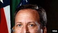 Larry Summers ketua Dewan Ekonomi Nasional