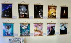贤学思政在旺角设立的社区空间，第一个展览是十幅取材自10首广东歌的画作 (美国之音/汤惠芸)