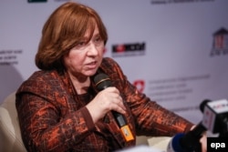 Ukraine -- Svetlana Alexievich, Nobel Prize in Literature laureate, attends a press conference for the presentation of her book "Chornobyl's prayer" in Kyiv, April 7, 2016