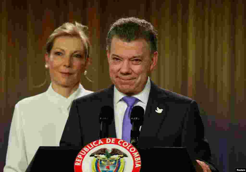 خوان مانوئل سانتوس، رئیس جمهوری کلمبیا بعد از گرفتن جایزه صلح نوبل اعلام کرد مبلغ مالی این جایزه را به خانواده قربانیان جنگ ۵۲ ساله اهدا می کند.