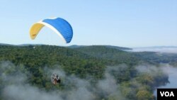ຈ້ອງບິນ ຫຼື paramotor