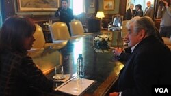 Fernández recibió a Mujica en el despacho presidencial en septiembre, en época de campaña electoral.