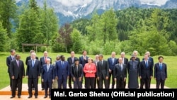 G-7 စက်မှုထိပ်သီး ၇ နိုင်ငံက ခေါင်းဆောင်တွေ (ဇွန် ၈၊ ၂၀၁၅)