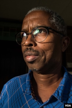 The president of the Guinea-Bissau Writers Association, Abdulai Sila, says its community is small, but that its members work to support each other and create dialogue that can forge a unified national identity of self-reliance. Bissau, Guinea-Bissau, Dec. 18, 2017. (R. Shyrock/VOA)