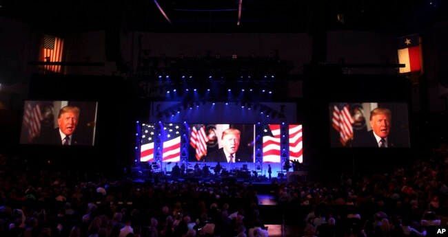 Pesan video dari Presiden Donald Trump pada konser amal untuk korban badai di College Station, Texas, 21 Oktober 2017.