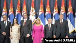 Mladen Ivanić, Tamara i Aleksandar Vučić, Kolinda Grabar Kitarović, Đorđe Ivanov i Milorad Dodik na prijemu u Palati Srbija (foto RFE)