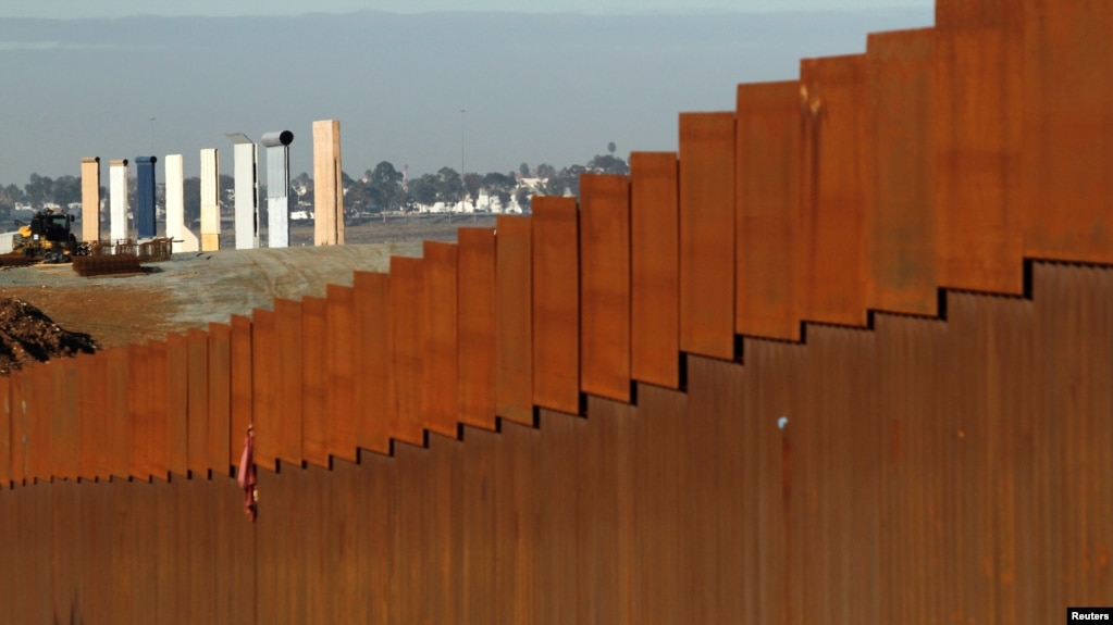 Ông Trump cho rằng bức tường biên giới có thể chặn được di dân bất hợp pháp