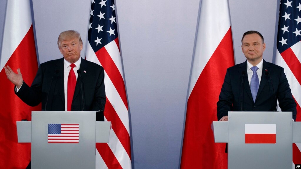 El presidente Trump junto a su homólogo polaco, Andrzej Duda, durante una conferencia de prensa en Varsovia.