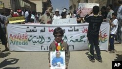 People protest against President Bashar al-Assad after Friday prayers in the city of Amude, Syria, August 26, 2011
