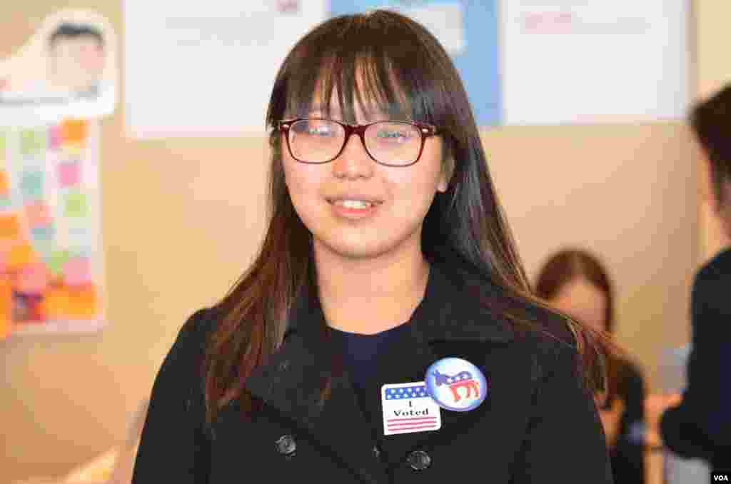 Kim Su-yeon, a student at Hankuk University of Foreign Studies in South Korea, said "I cast a virtual vote for Obama because his policies match my personal interest and political stance. " (Y. Kim/VOA)
