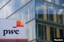 PwC terlihat di depan gedung kantor lokal perusahaan di Luksemburg. (Foto: Reuters)