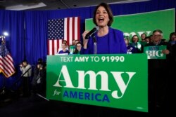 La candidata a la nominación presidencial demócrata Amy Klobuchar habla el martes, 11 de febrero de 2020 en Concord, New Hampshire.